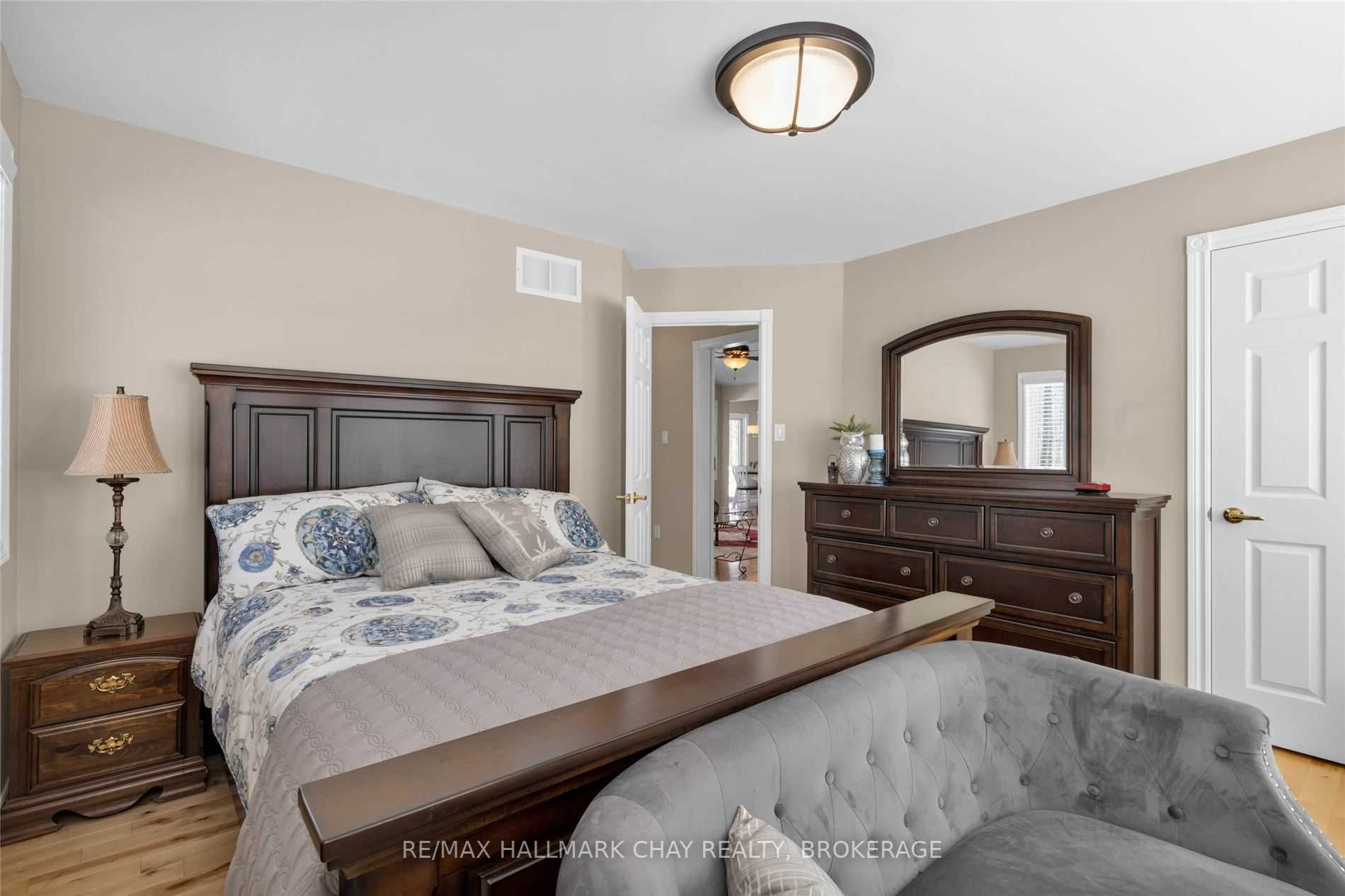 Listing S5972895 - Large Photo # 21