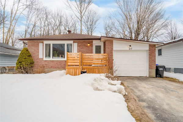 217 Frontenac Ave, Midland