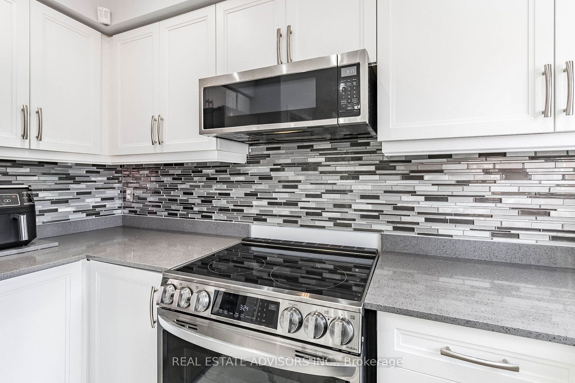 Listing S5988712 - Large Photo # 12