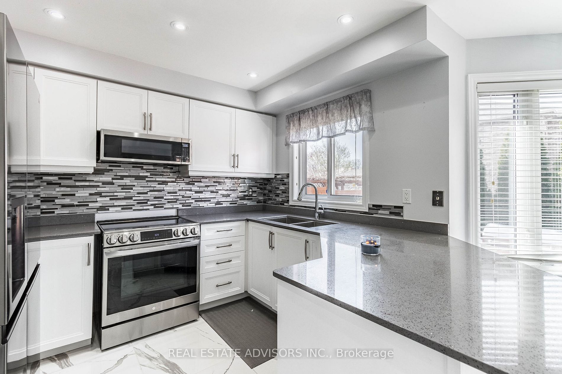 Listing S5988712 - Large Photo # 11
