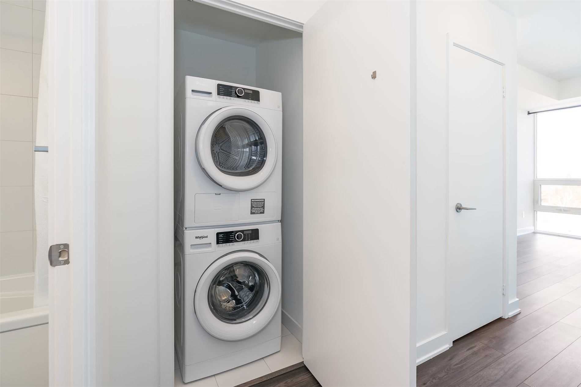 681 Yonge St, #528