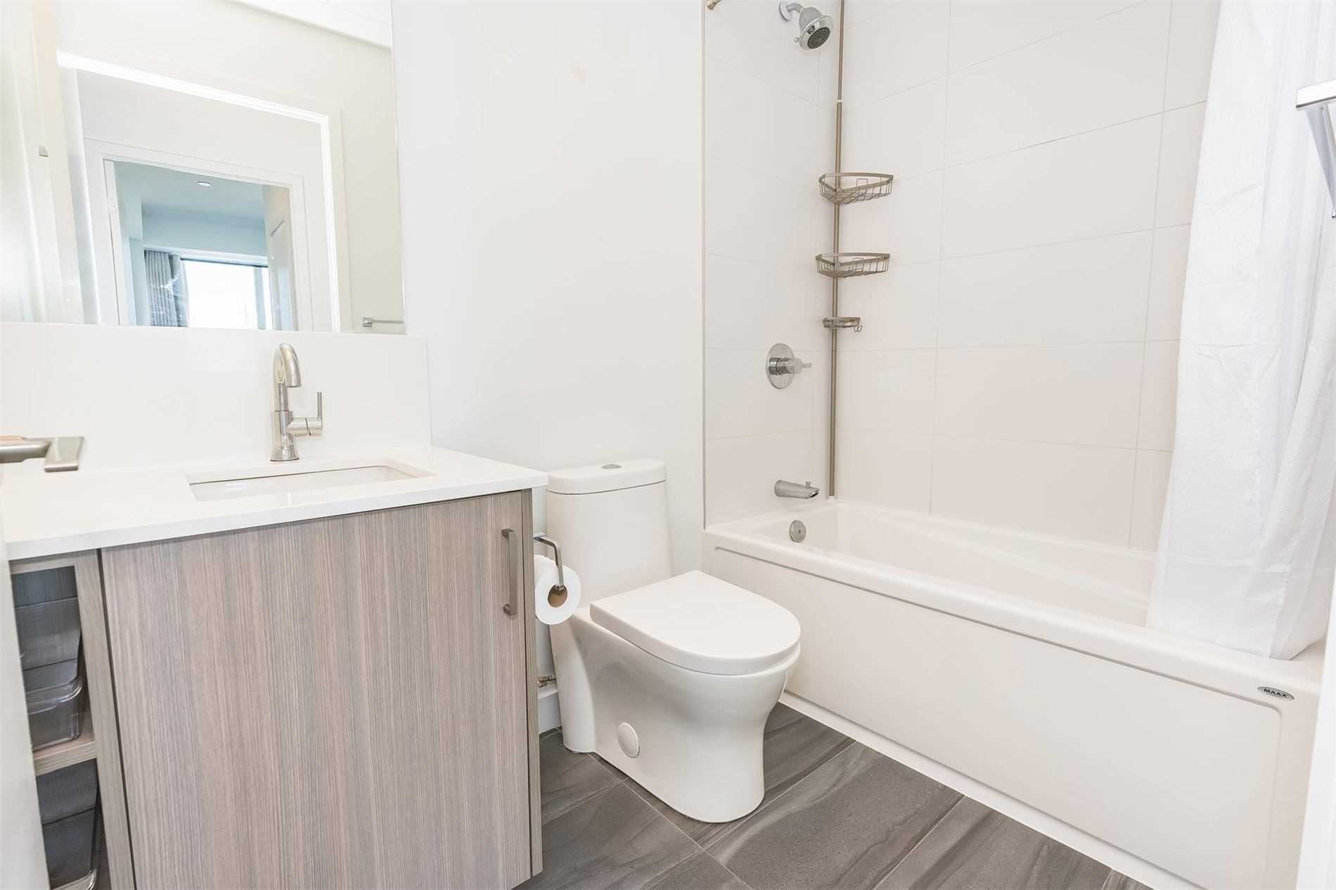 681 Yonge St, #528