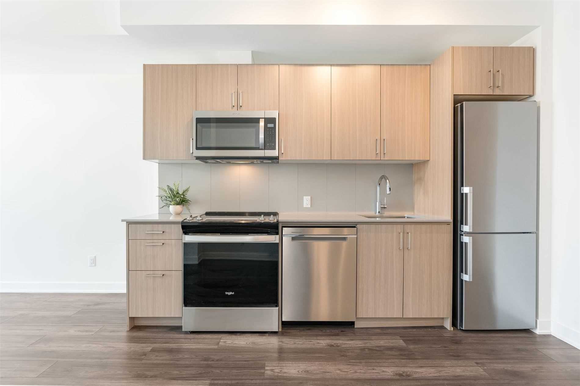 681 Yonge St, #528