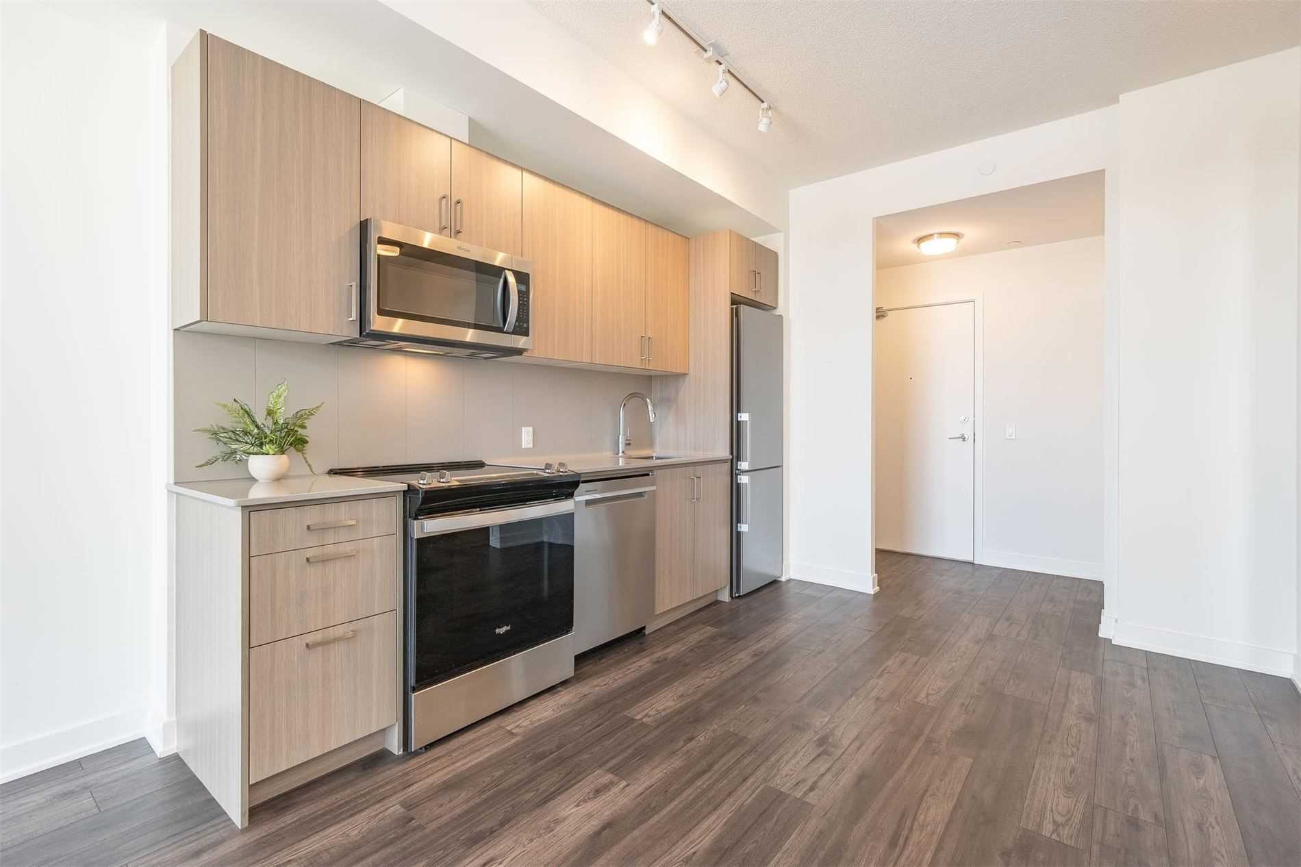 681 Yonge St, #528