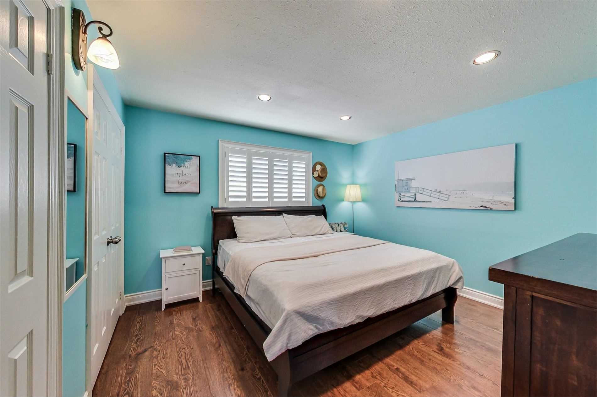 25 Forest Dale Dr