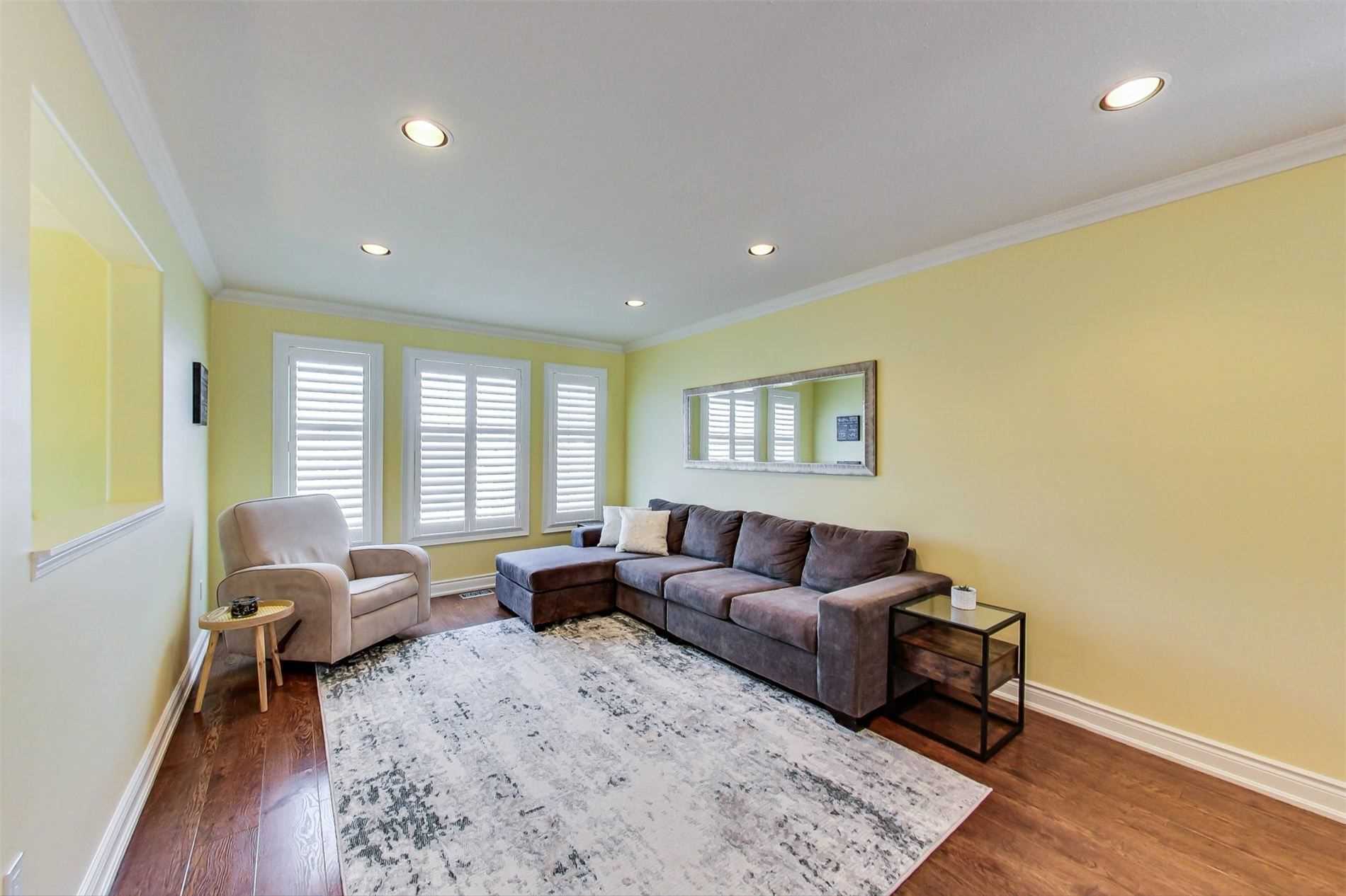 25 Forest Dale Dr
