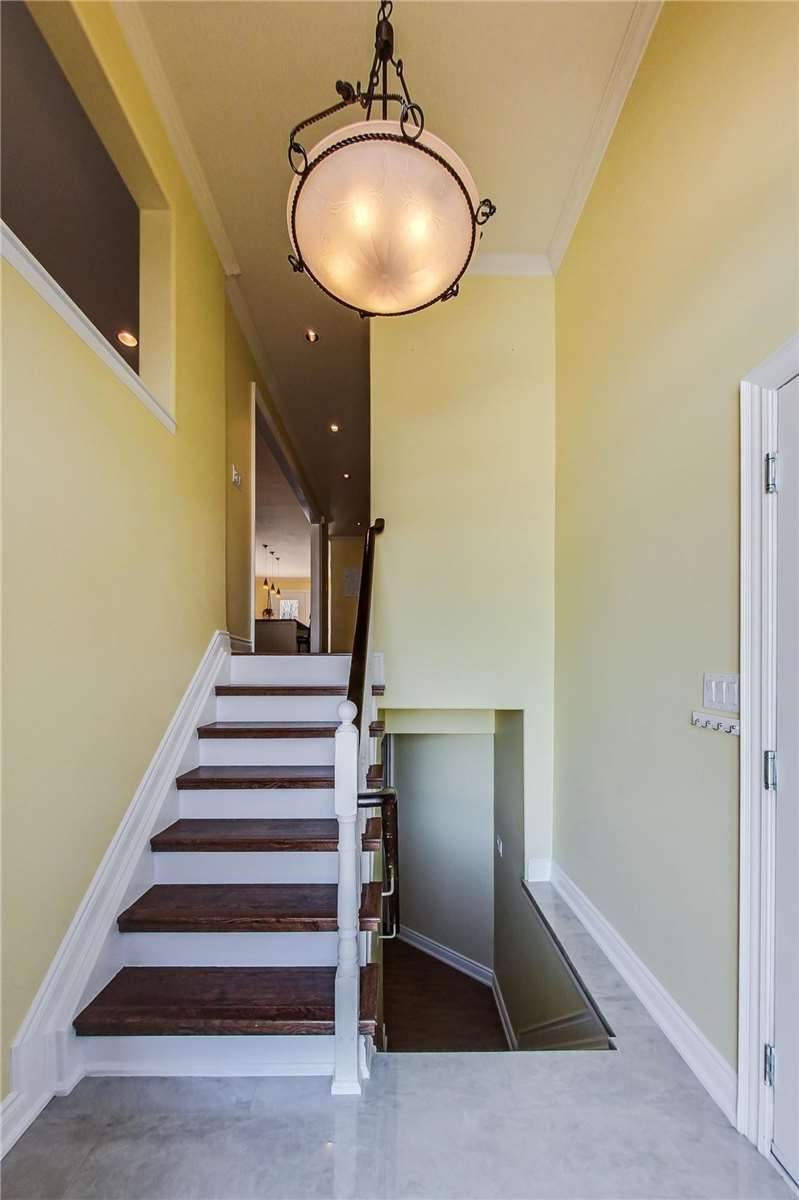 25 Forest Dale Dr