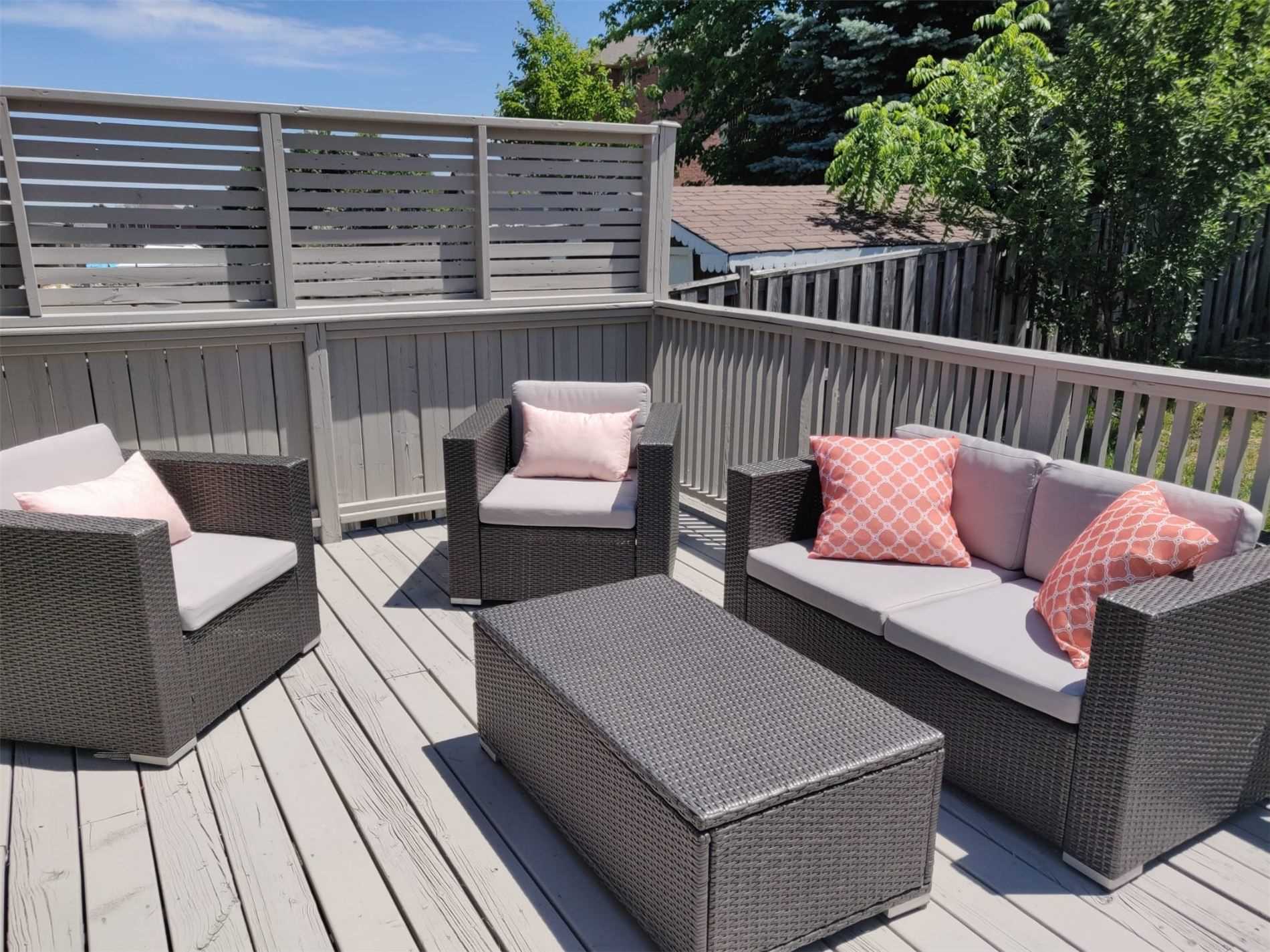 25 Forest Dale Dr