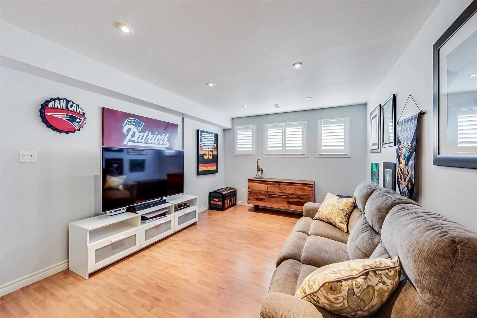 25 Forest Dale Dr