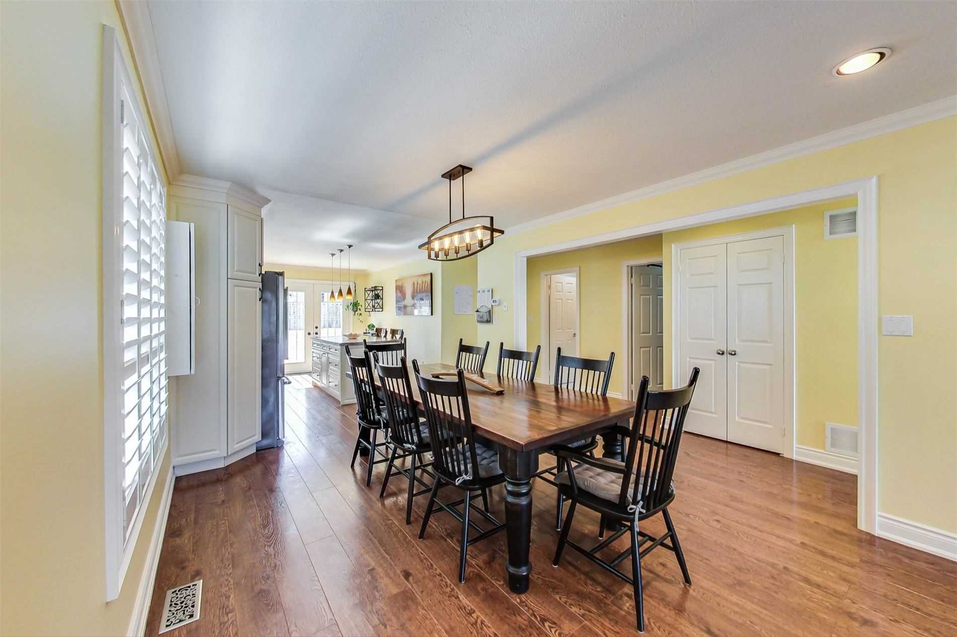 25 Forest Dale Dr