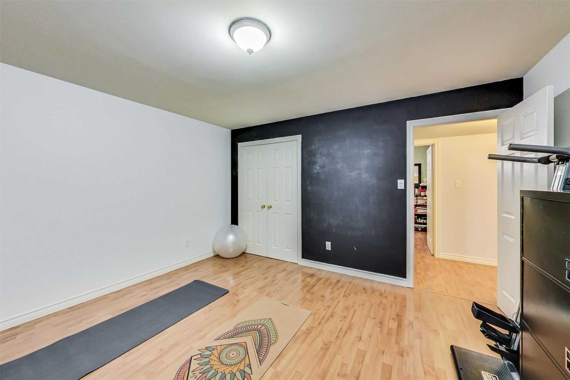 25 Forest Dale Dr