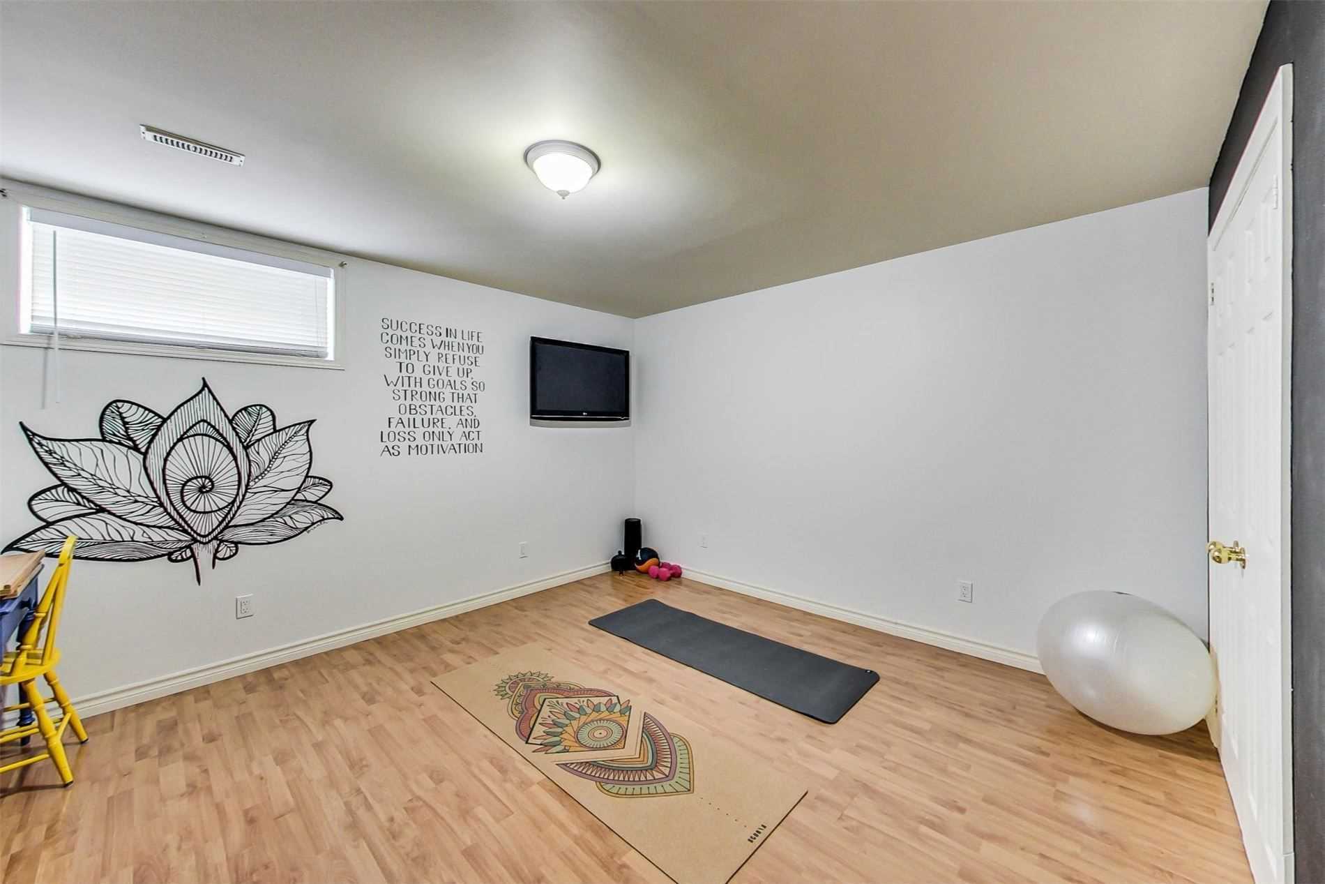 25 Forest Dale Dr