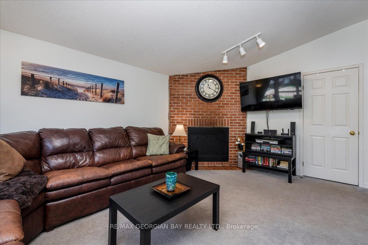 Listing S5996828 - Large Photo # 10