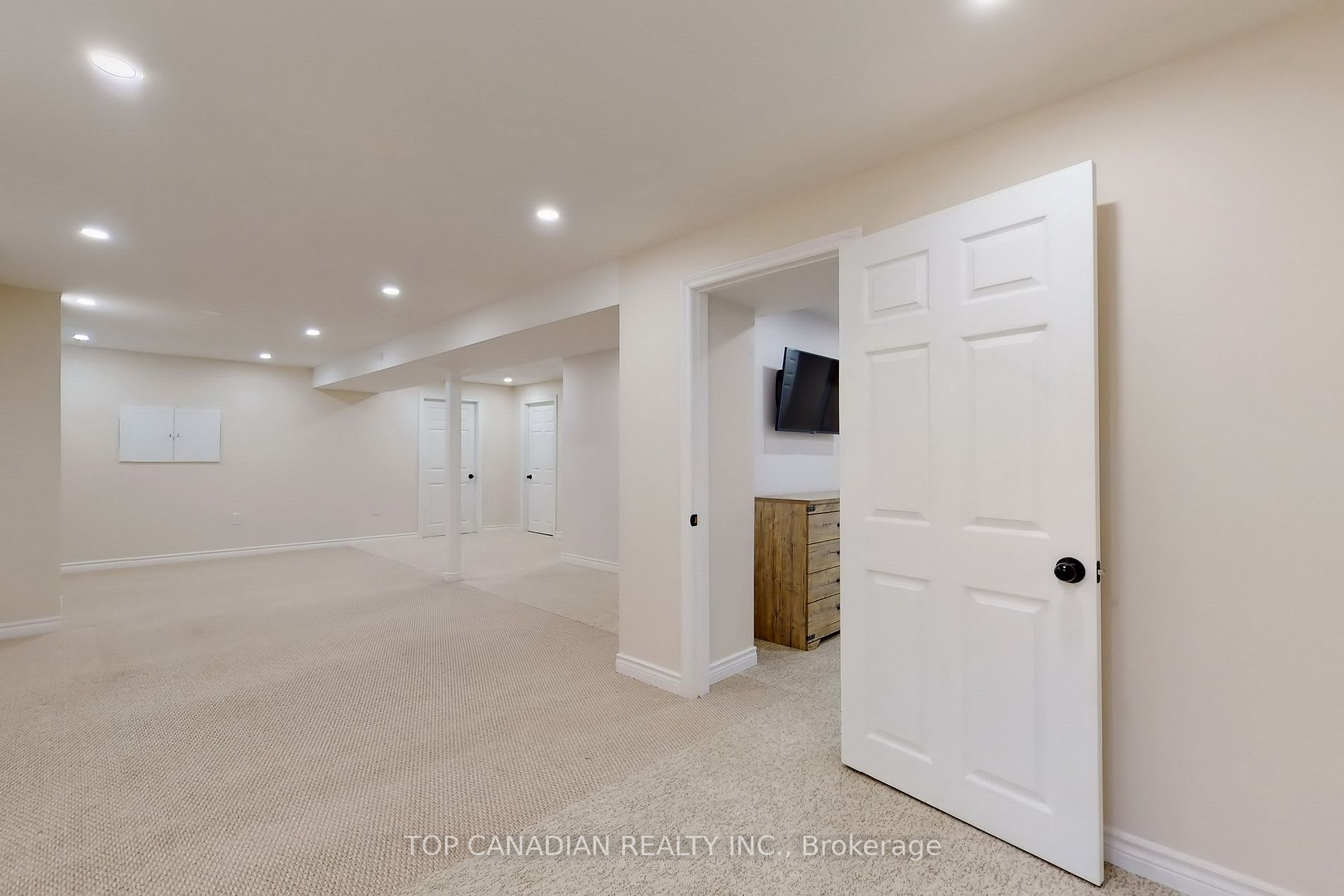 60 Taylor Dr
