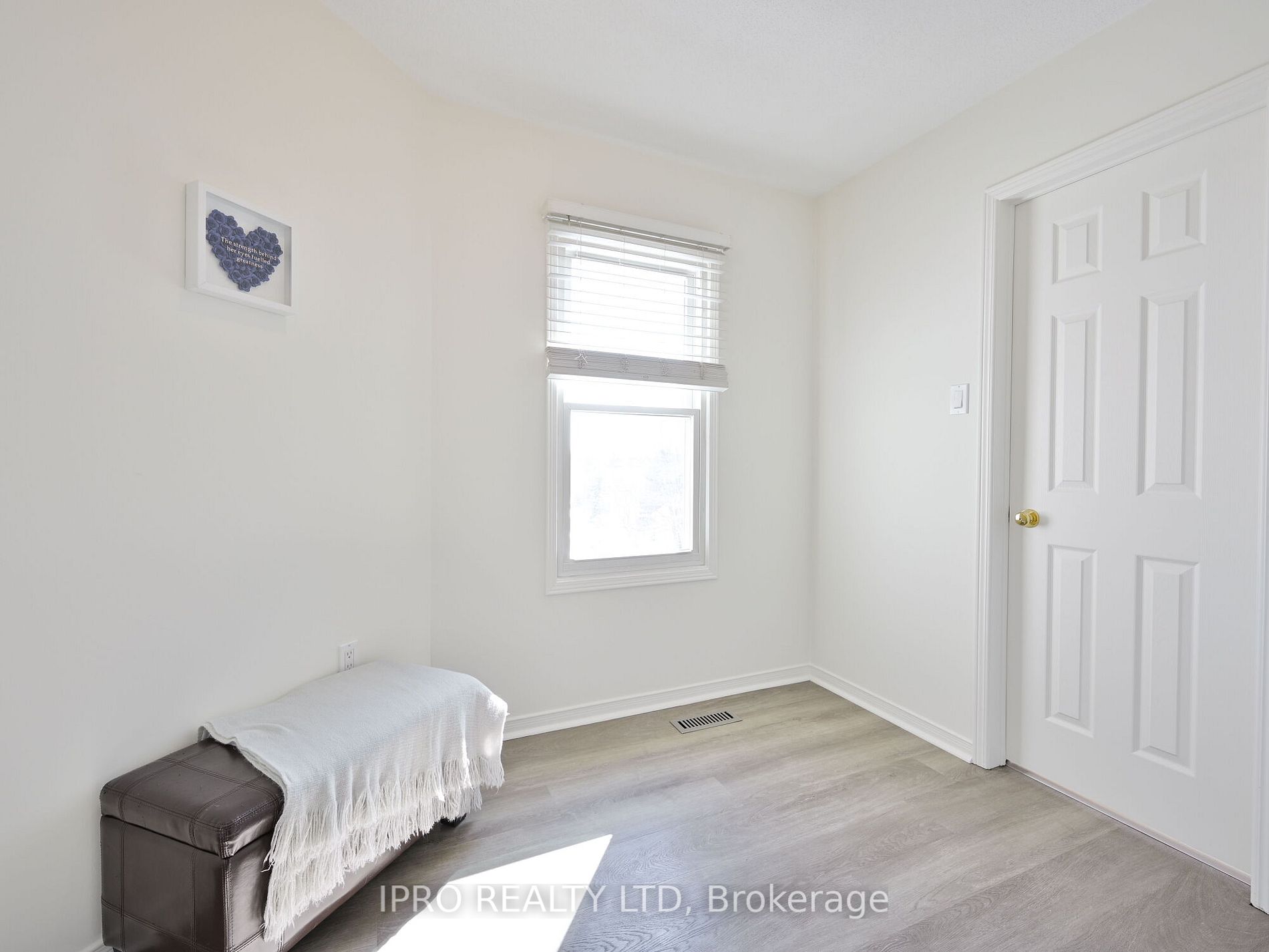 Listing S5998532 - Large Photo # 16