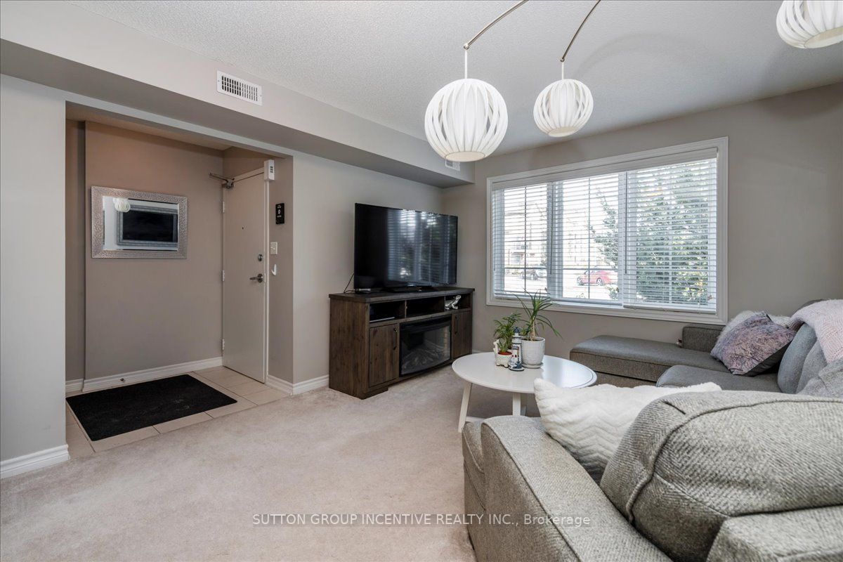 57 Ferndale Dr S, #9