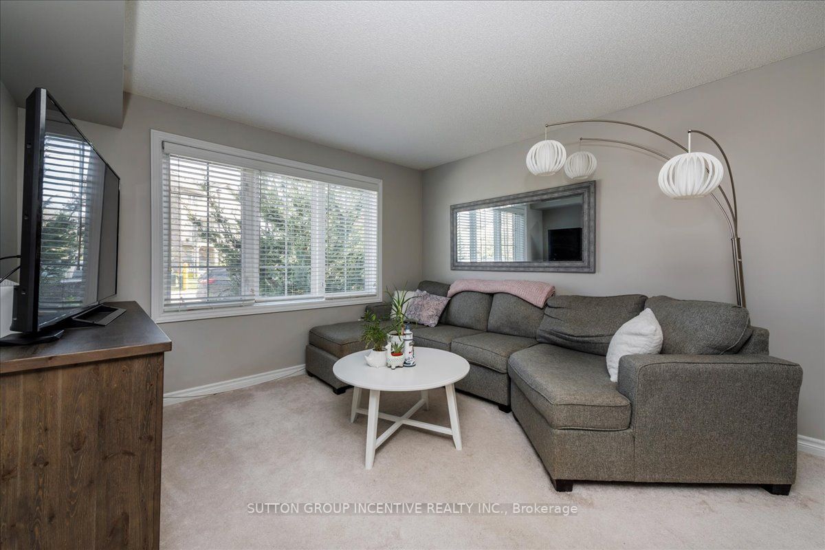 57 Ferndale Dr S, #9