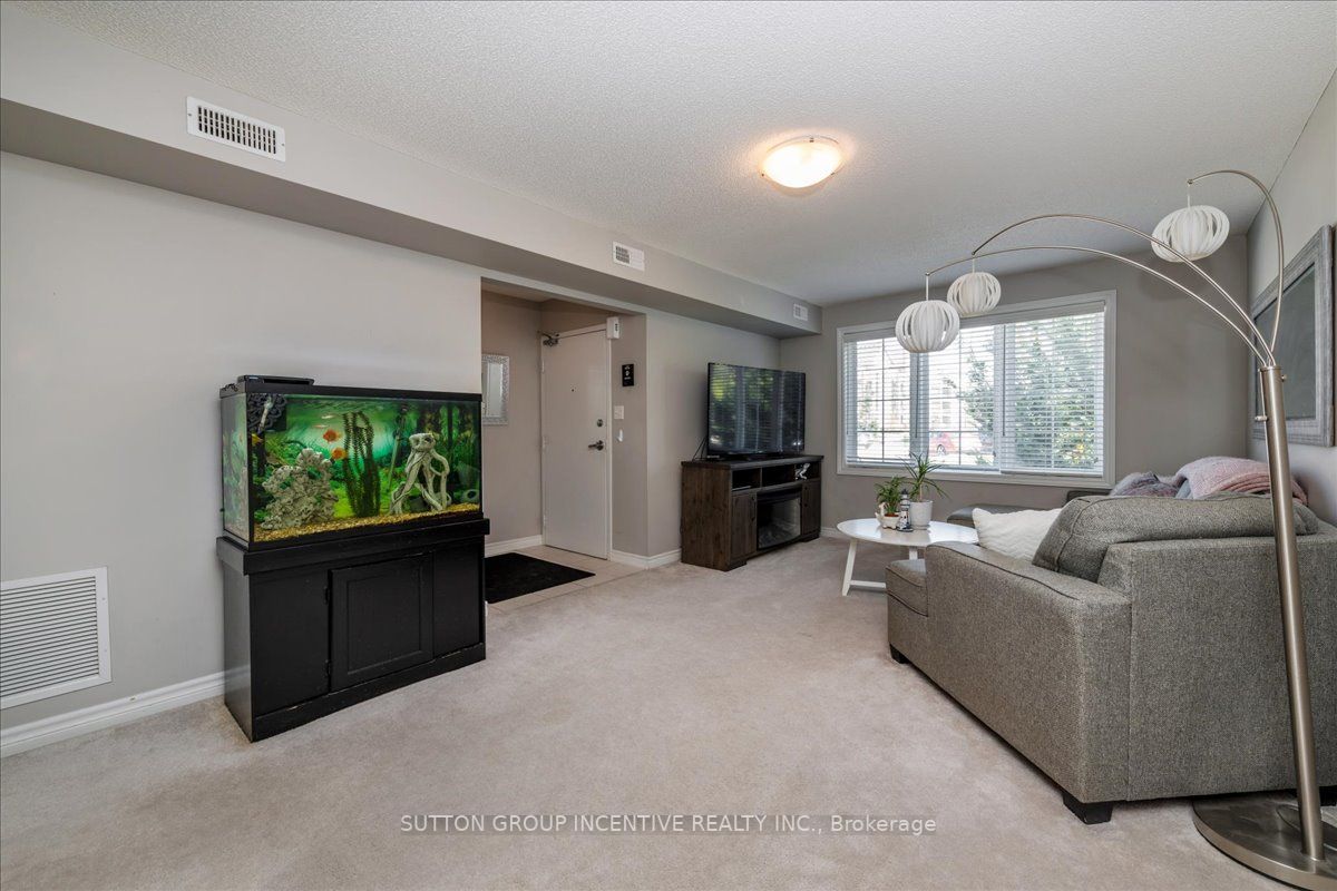 57 Ferndale Dr S, #9