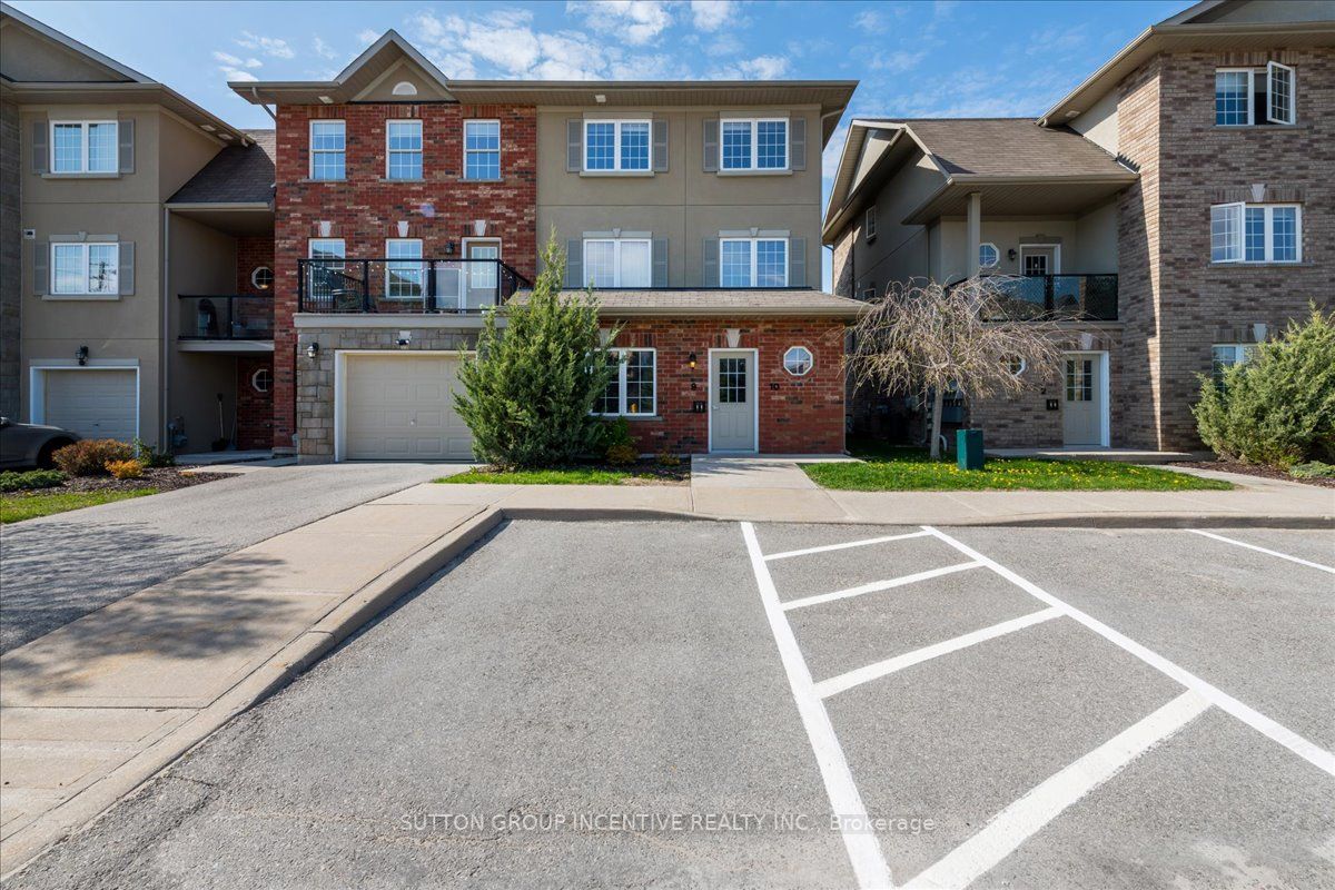 57 Ferndale Dr S, #9