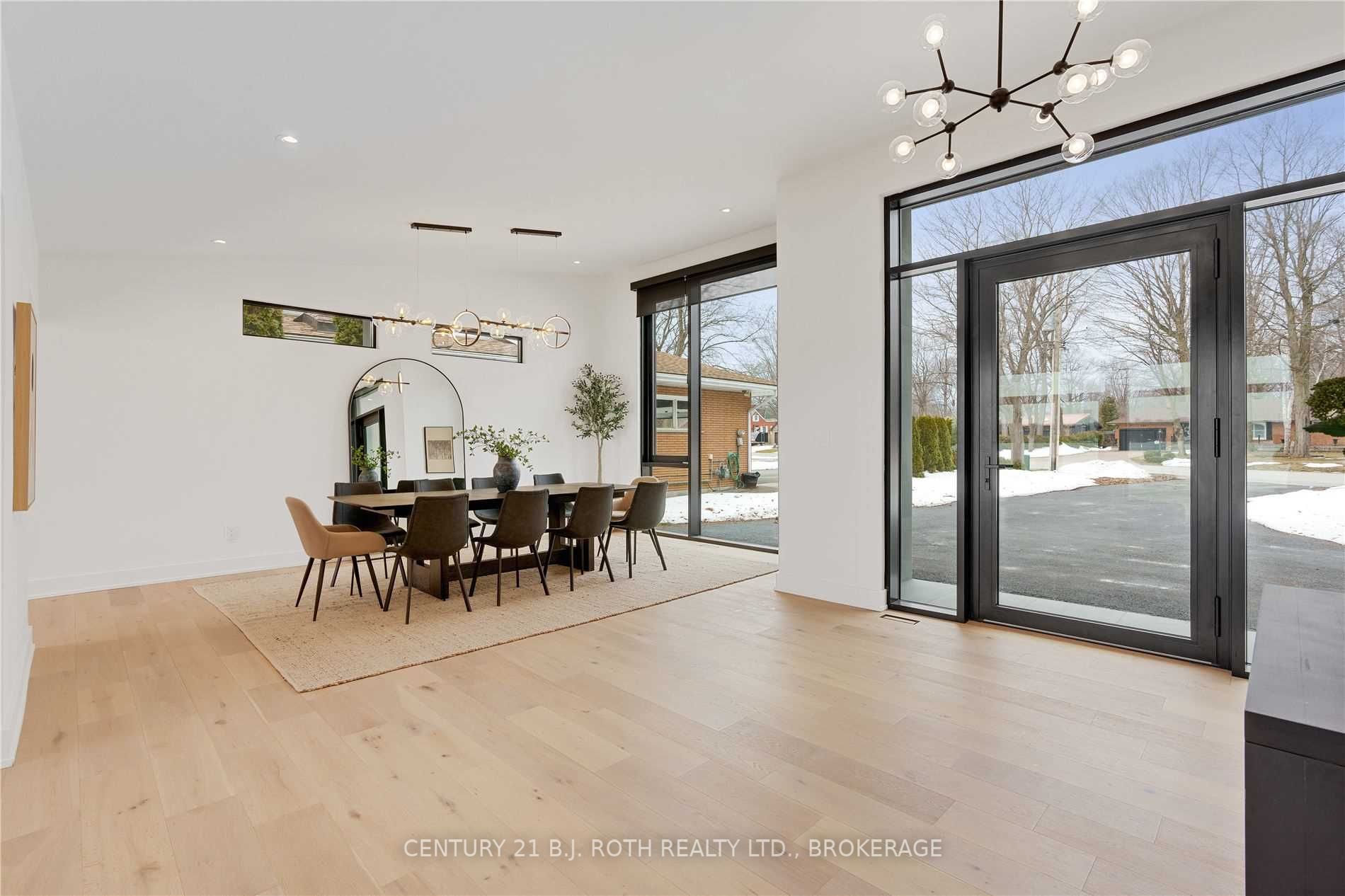 655 Glen Cres