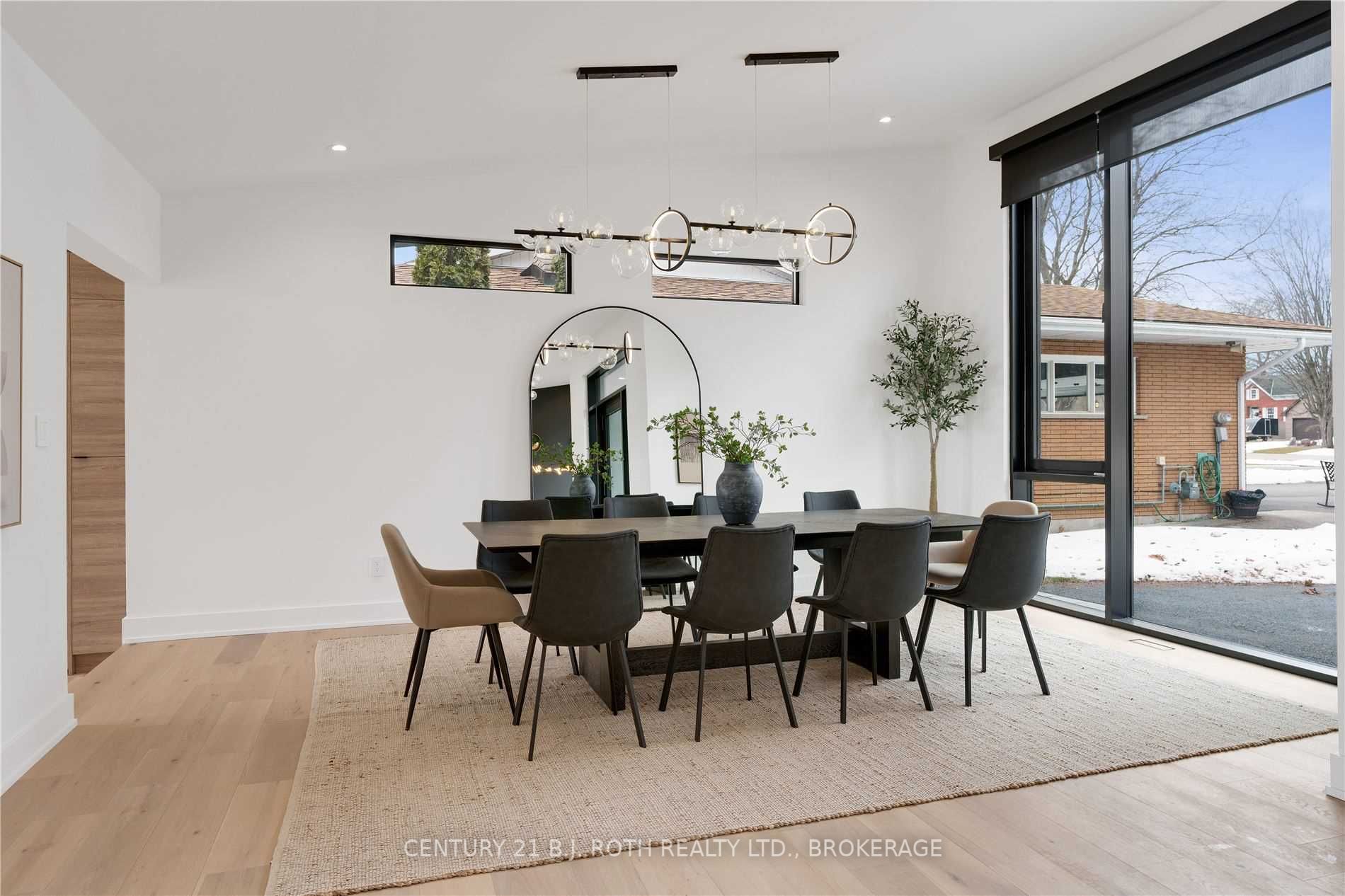 655 Glen Cres