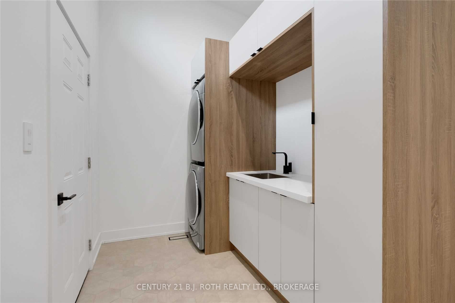 655 Glen Cres