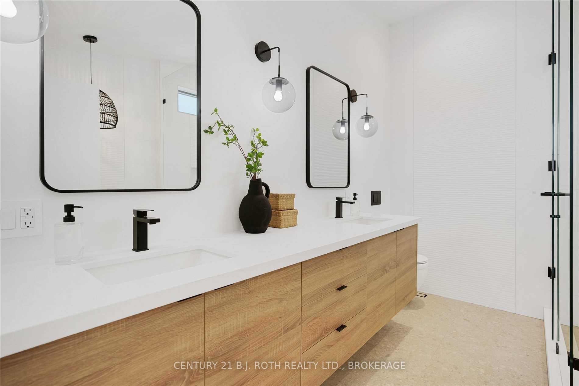 655 Glen Cres