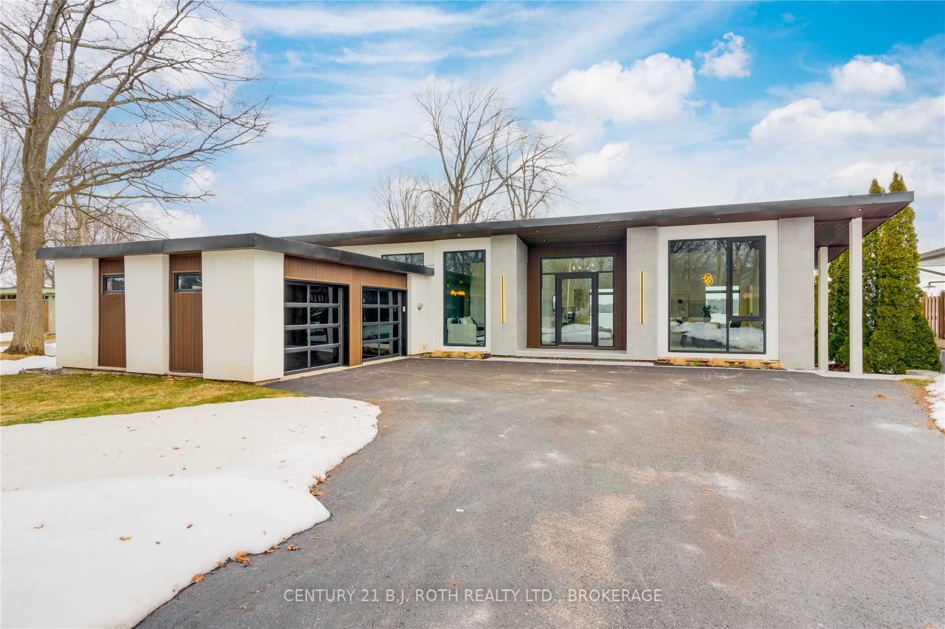 655 Glen Cres