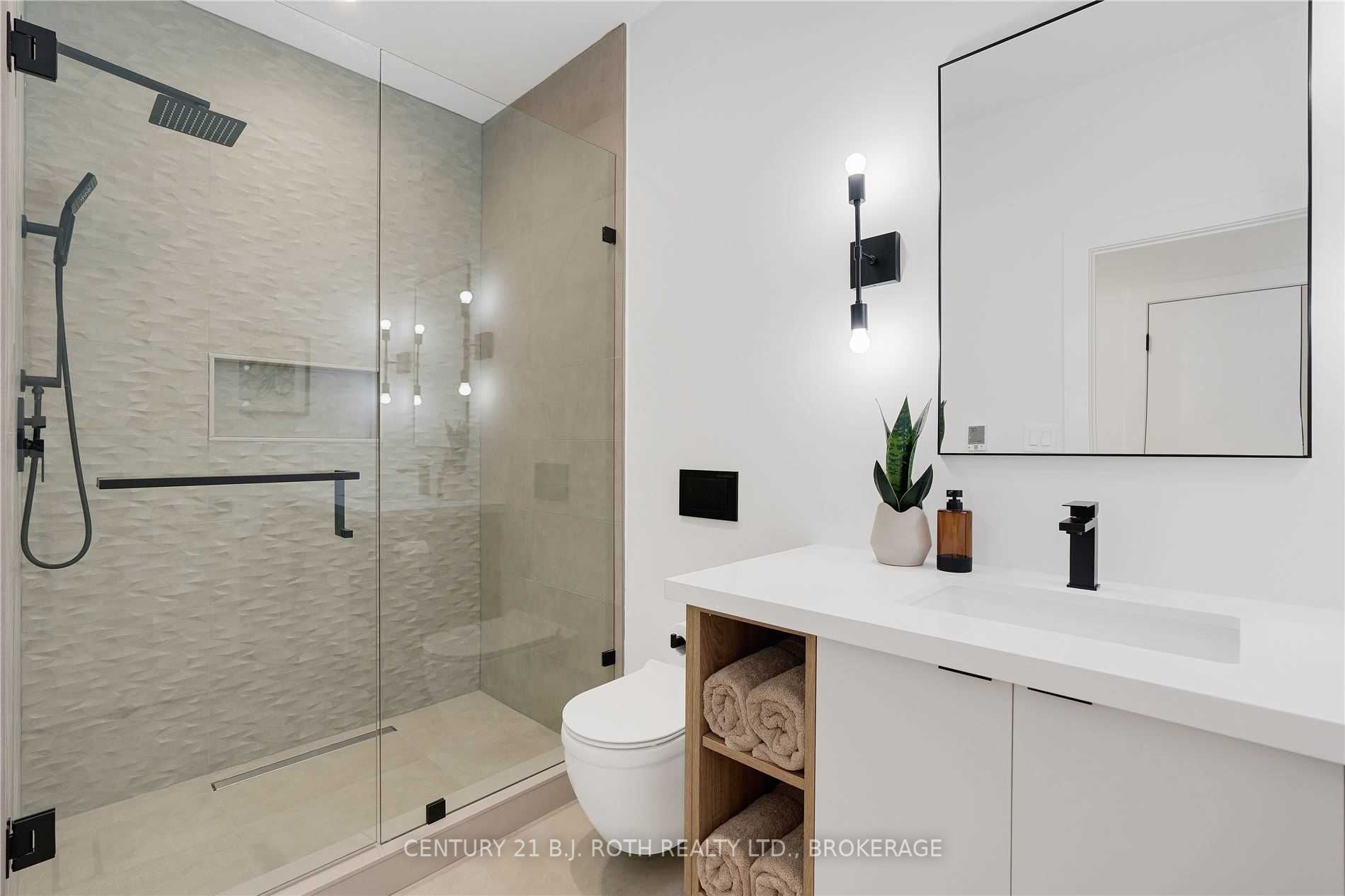 655 Glen Cres