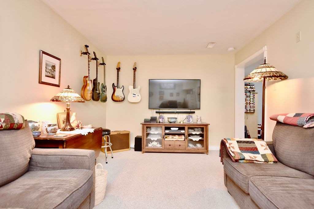 15 Meadowlark Rd