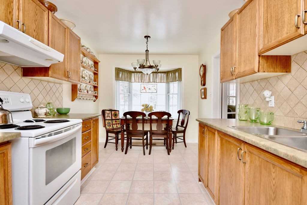 15 Meadowlark Rd