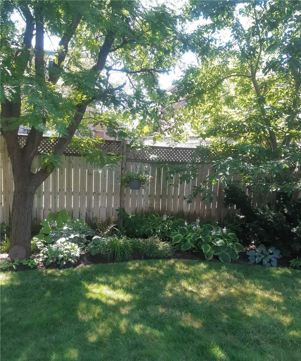 15 Meadowlark Rd