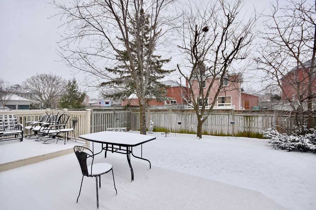 15 Meadowlark Rd