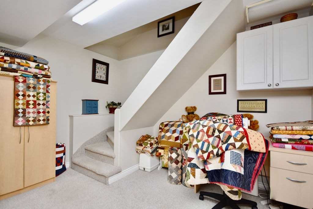 15 Meadowlark Rd