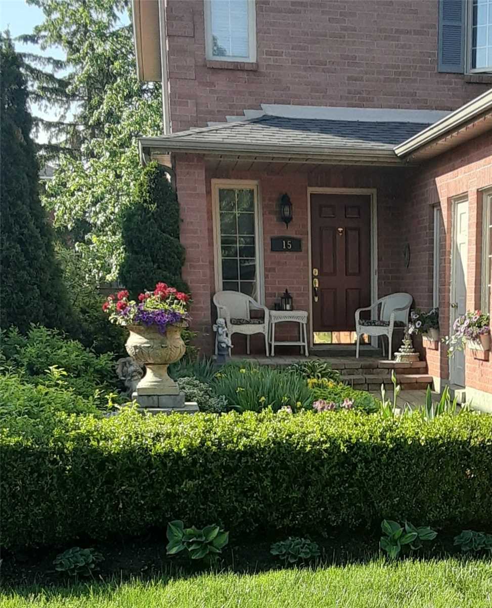 15 Meadowlark Rd