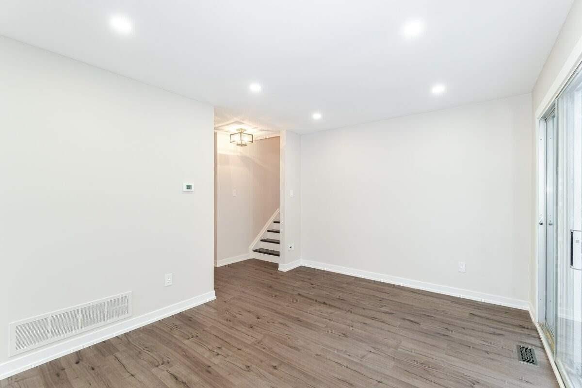 453 Leacock Dr