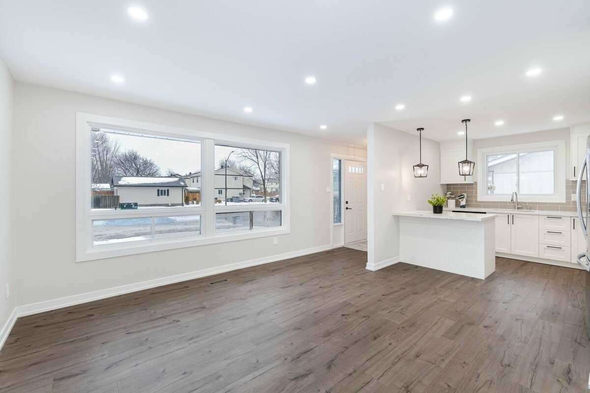 453 Leacock Dr