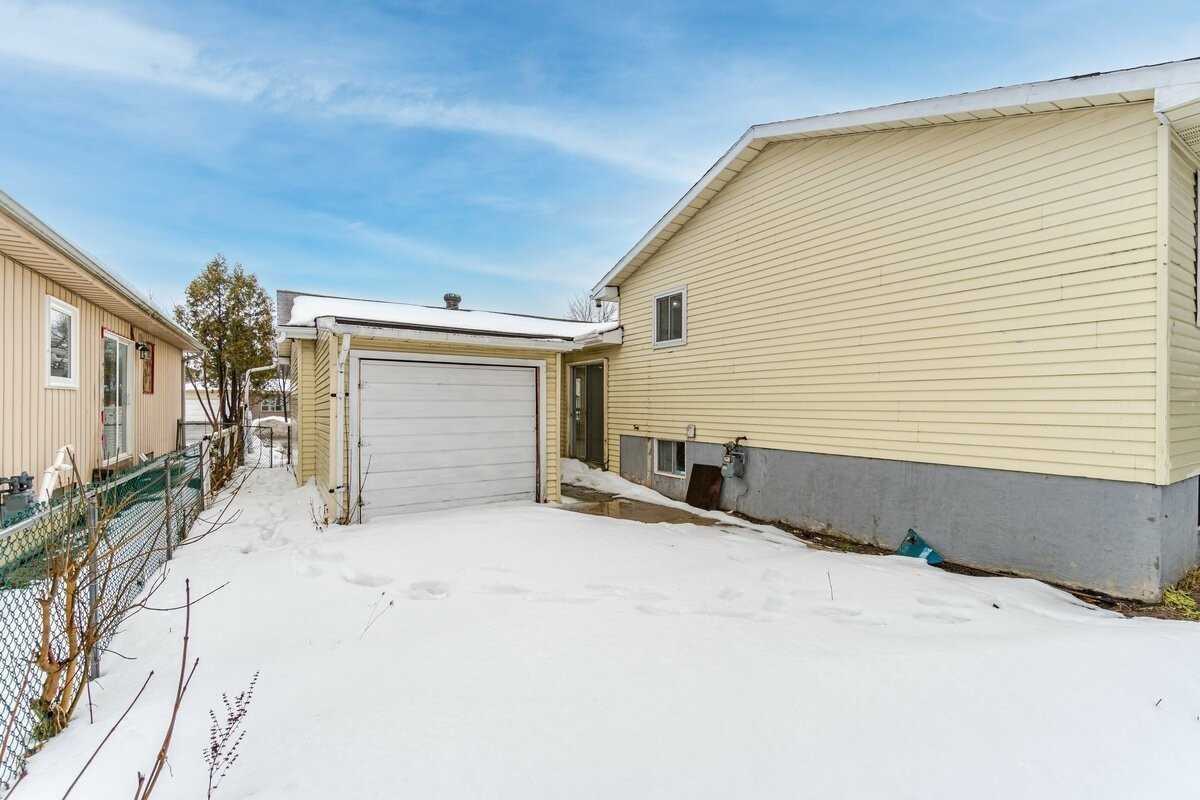 453 Leacock Dr