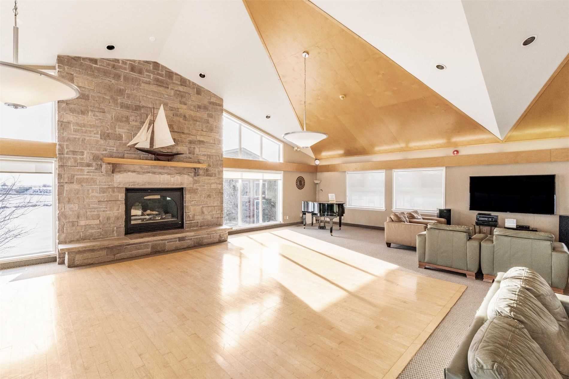337 Mariners Way, #8