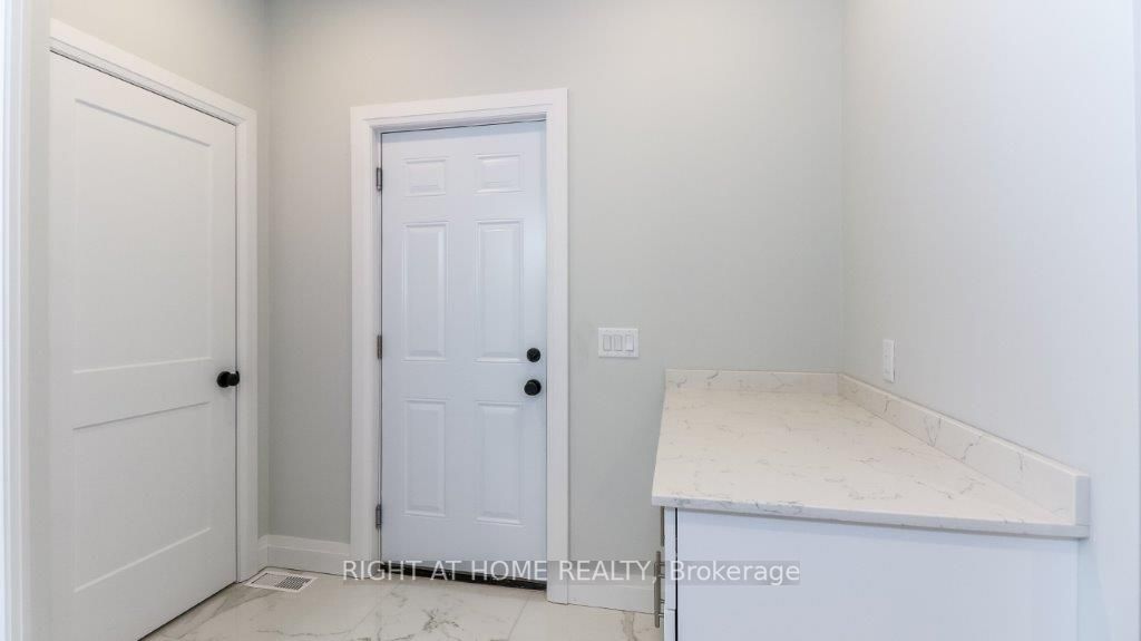 Listing S6003104 - Large Photo # 24