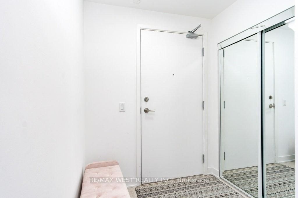 681 Yonge St, #231
