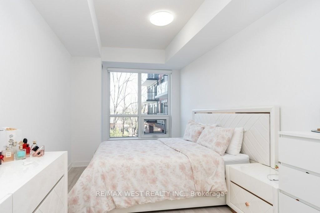 681 Yonge St, #231