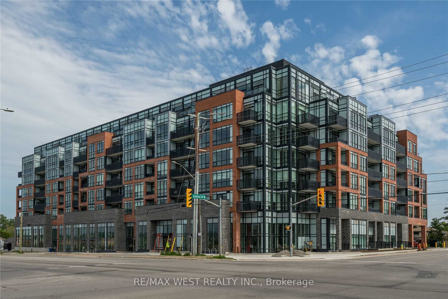 681 Yonge St, #231