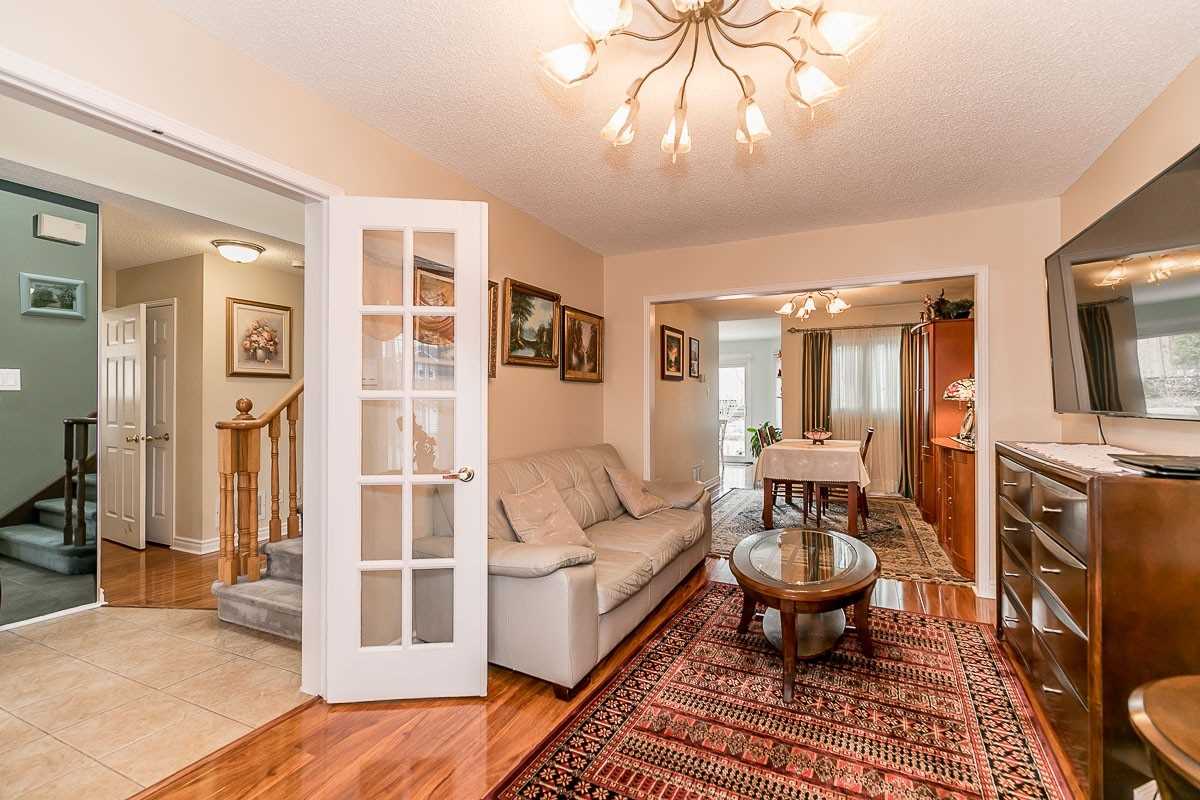 22 Macmillan Cres