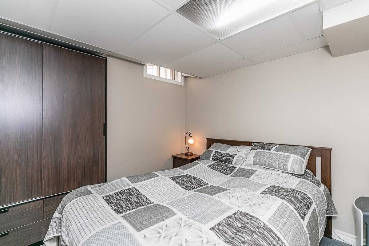 22 Macmillan Cres