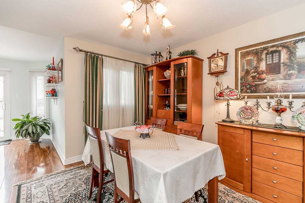 22 Macmillan Cres