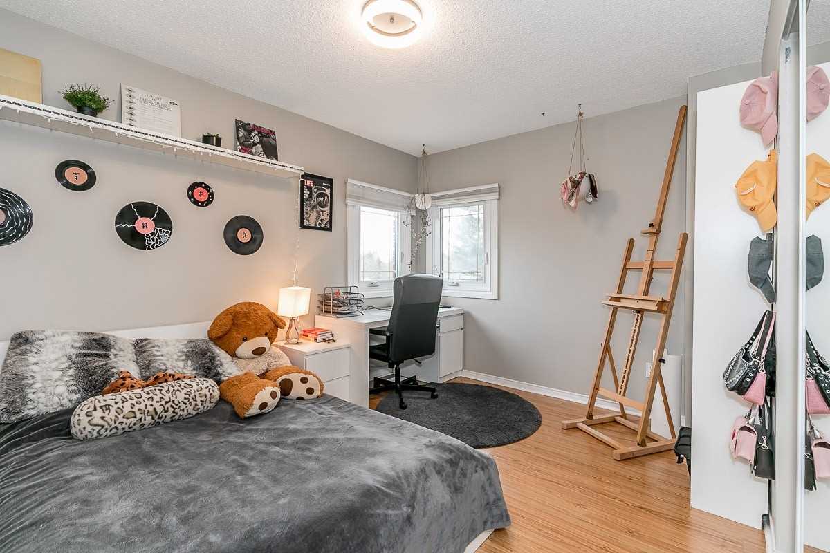 22 Macmillan Cres