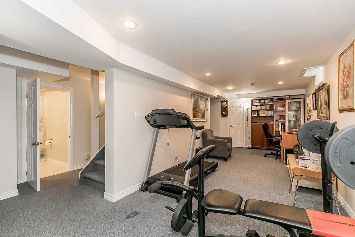 22 Macmillan Cres