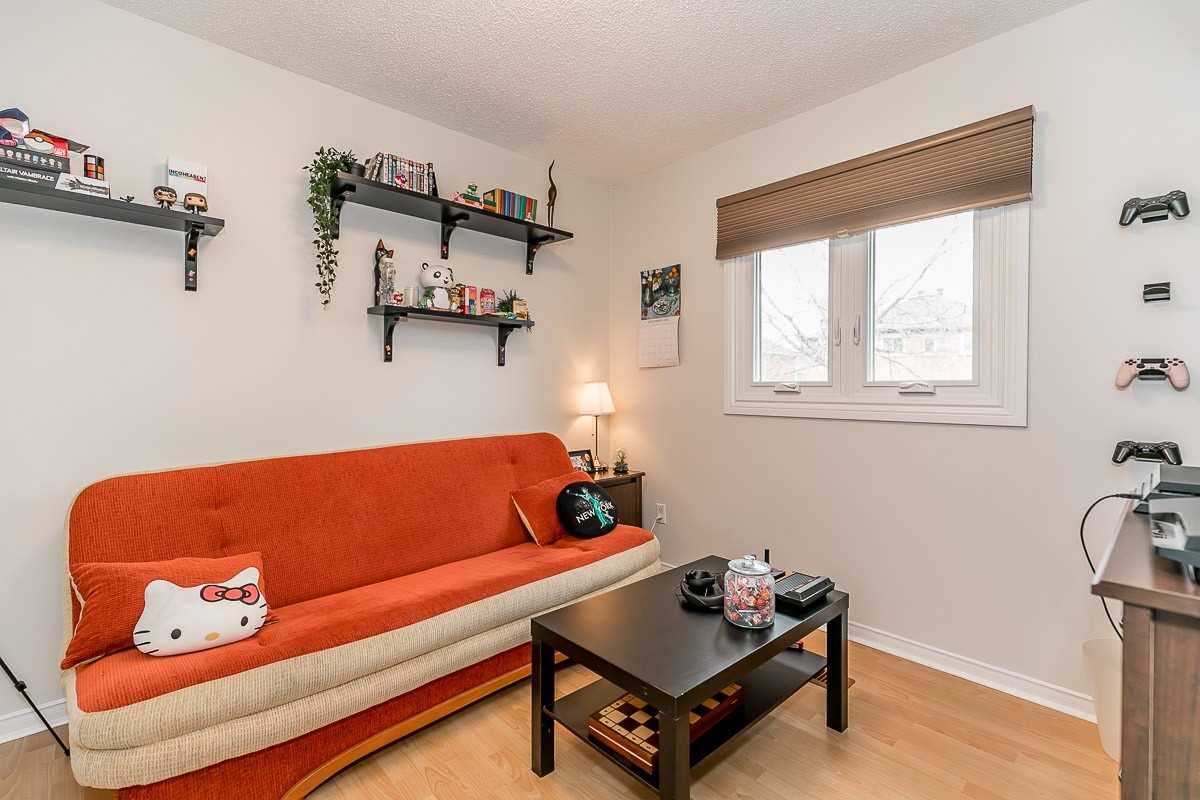 22 Macmillan Cres