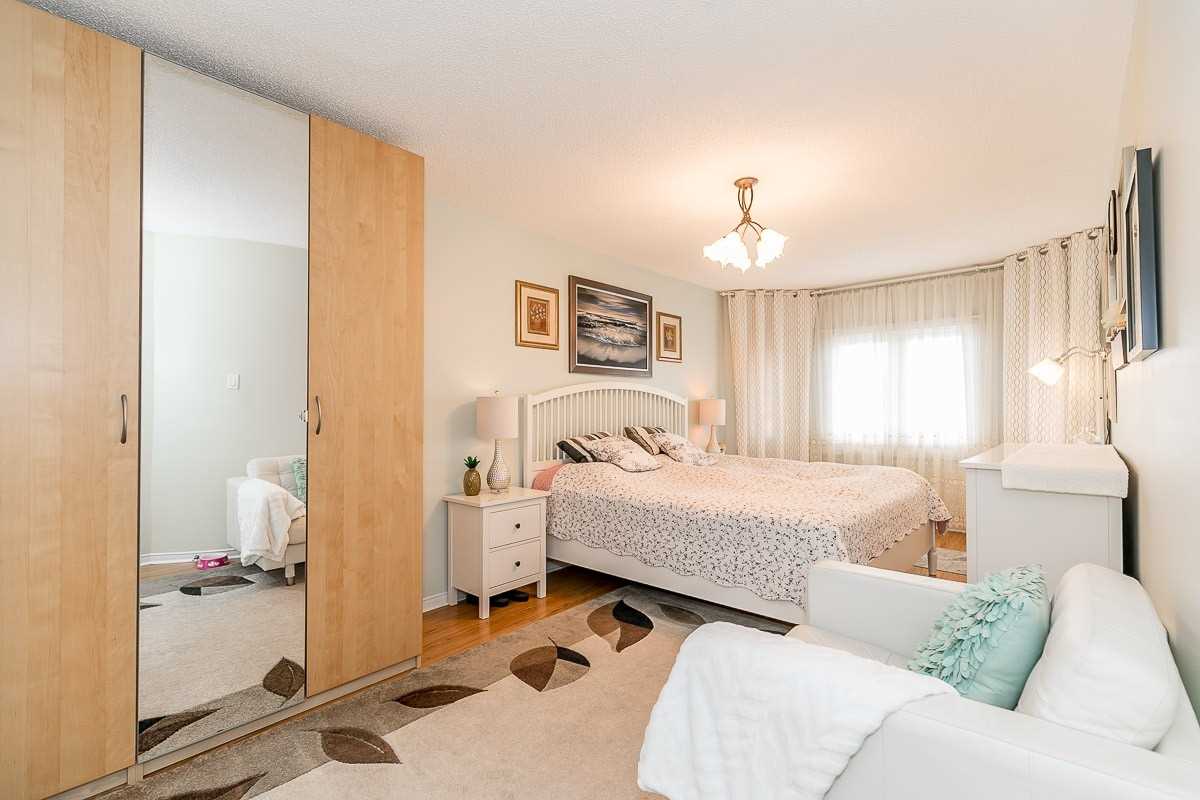 22 Macmillan Cres